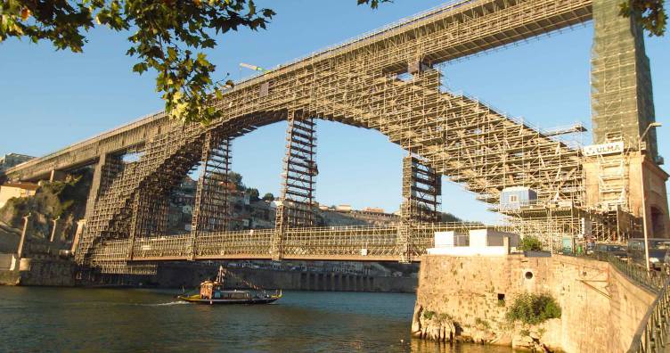 Four-hour Porto City Tour with Six Bridges Cruise